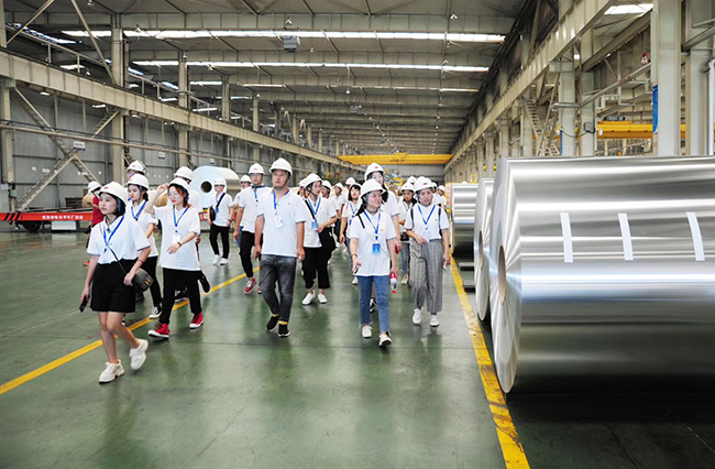 共青团新安县委组织优秀大学生到亚洲体育登录平台下载进行社会实践调研