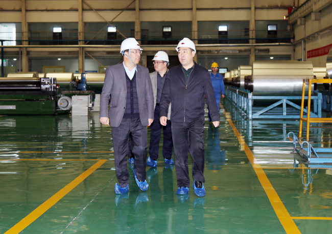 河南省工信厅副厅长郝敬红到亚洲体育登录平台下载集团调研