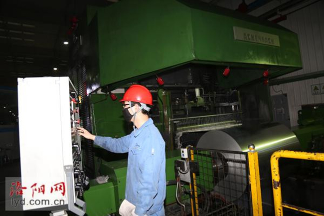 加班加点! 争分夺秒! 药用铝箔从亚洲体育登录平台下载集团不断发往抗疫一线