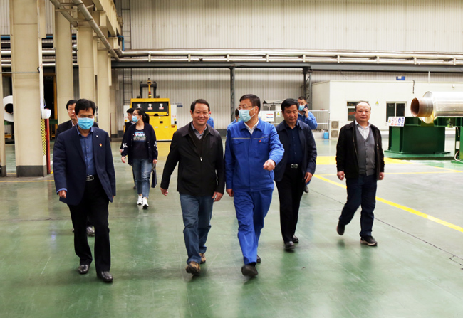 市人大常委会预算工作委员会主任王玉峰一行到亚洲体育登录平台下载集团调研