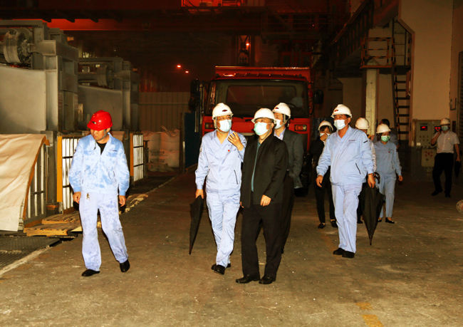 洛阳银行董事长王建甫一行到亚洲体育登录平台下载集团调研