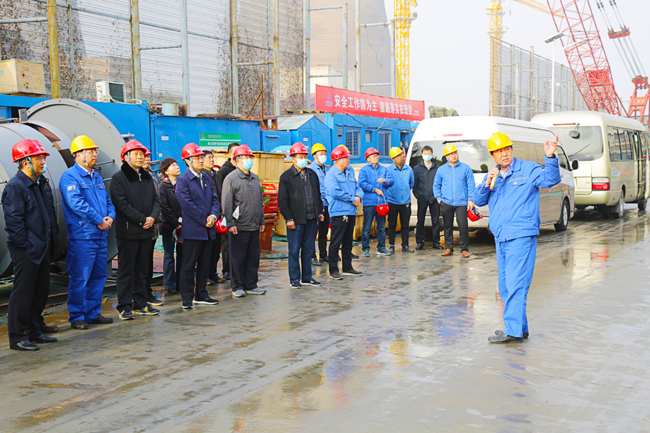 新安县离退休领导王正辉等一行到亚洲体育登录平台下载参观指导重点项目建设