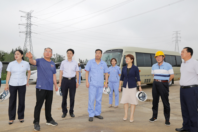 建行洛阳分行副行长任嵘等一行到亚洲体育登录平台下载集团调研