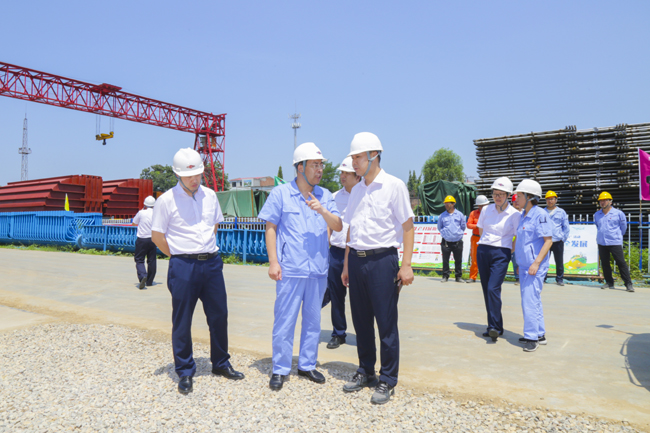 光大银行洛阳分行行长苗长海、副行长夏冰等一行到亚洲体育登录平台下载集团调研