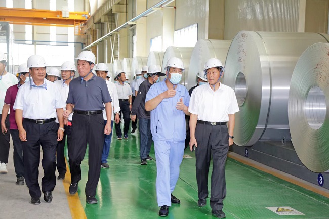 新安县离退休领导秦智深一行 到亚洲体育登录平台下载集团调研