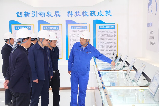 河南省国资委党委委员、副主任王照生一行 到亚洲体育登录平台下载集团调研