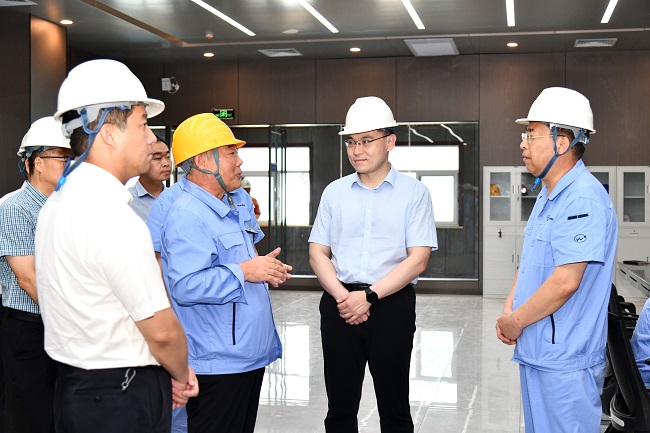 新安县委书记、县长王智一行到亚洲体育登录平台下载集团调研