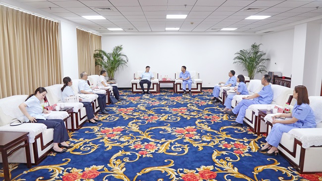 建设银行洛阳分行行长张颜君一行到亚洲体育登录平台下载集团调研