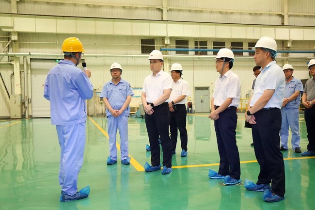 新安县委书记、县长王智到亚洲体育登录平台下载集团调研