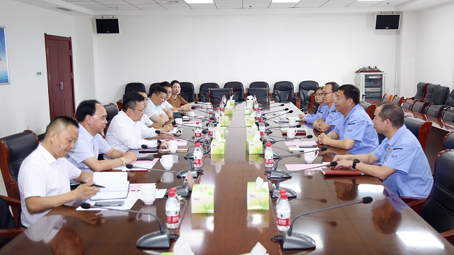 贵州省安顺市委书记杨昌鹏一行到亚洲体育登录平台下载集团调研