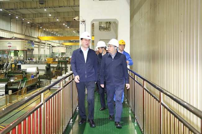 巩义市委副书记、市长张东辉一行到亚洲体育登录平台下载集团调研