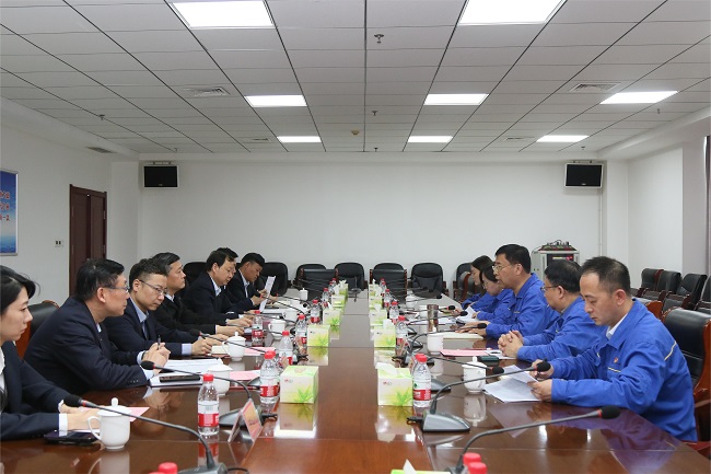 中国银行河南省分行副行长王俊海一行到亚洲体育登录平台下载集团调研