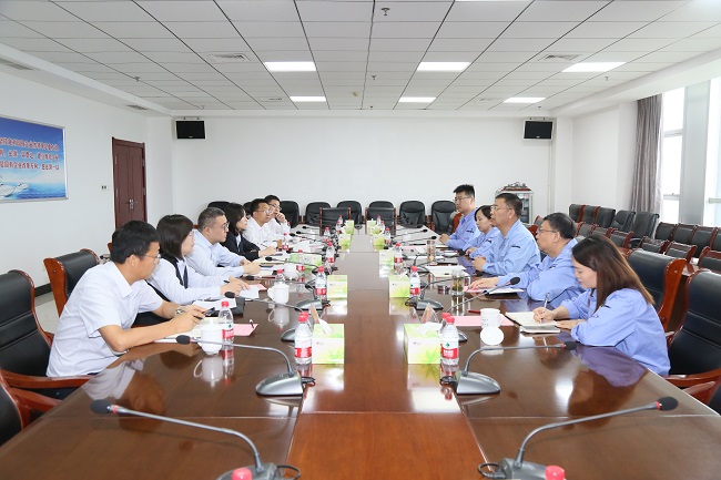 中原银行总行副行长周丽涛一行到亚洲体育登录平台下载集团调研