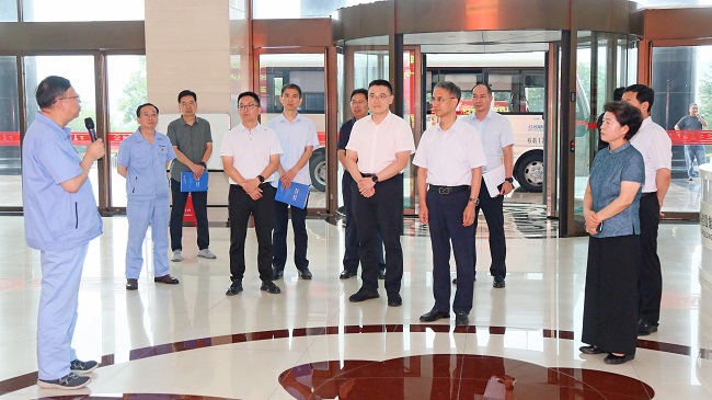 河南省总工会党组书记、常务副主席李拴成一行到亚洲体育登录平台下载集团调研