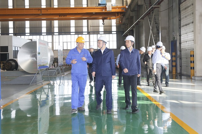 洛阳市副市长王太钢一行到亚洲体育登录平台下载集团调研