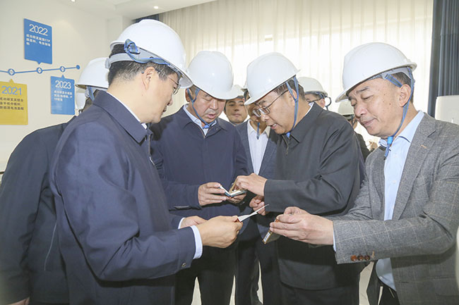 宁夏回族自治区党委常委、副主席买彦州一行到亚洲体育登录平台下载集团调研