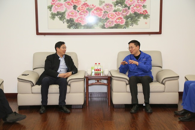 建设银行洛阳分行行长张颜君一行到亚洲体育登录平台下载集团调研