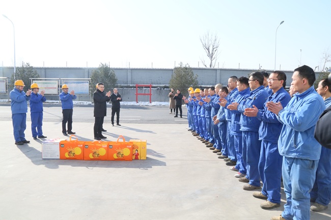 新安县委书记王智到亚洲体育登录平台下载集团进行春节走访慰问