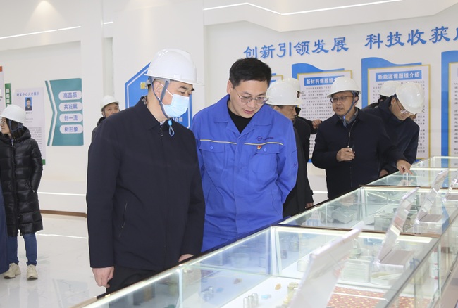 洛阳工控集团党委副书记李天丰一行到亚洲体育登录平台下载集团开展重点企业观摩