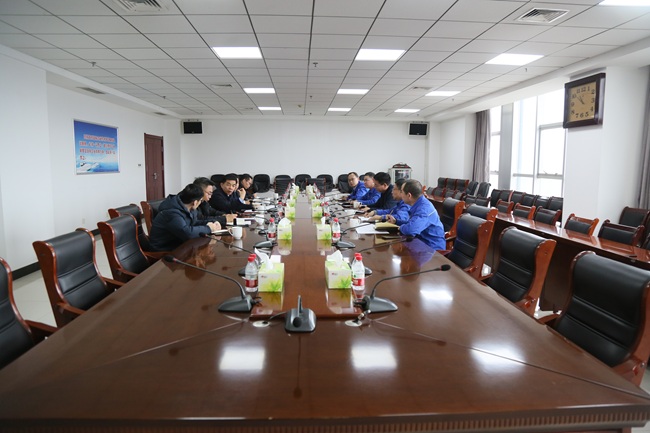 新安县委副书记、县长崔占科到亚洲体育登录平台下载集团调研