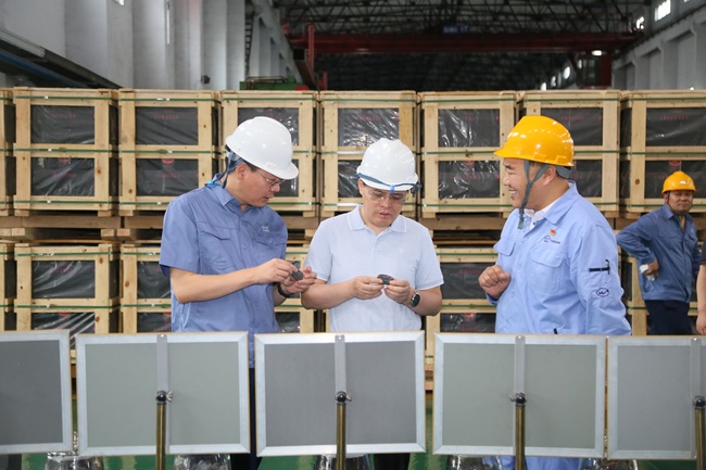 洛阳市副市长陈剑锋一行到亚洲体育登录平台下载集团调研