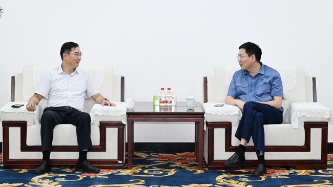 建设银行洛阳分行行长张颜君一行到亚洲体育登录平台下载集团调研