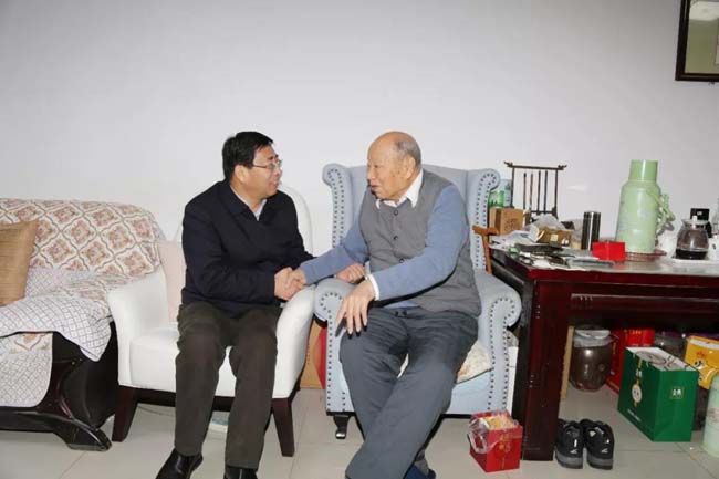 亚洲体育登录平台下载集团节前开展慰问活动