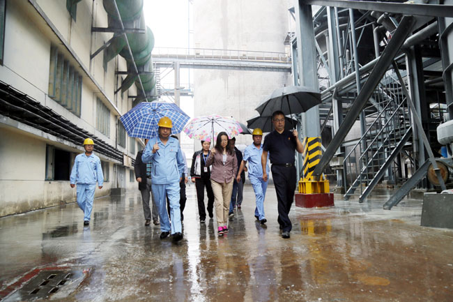 河南省环保厅监测处调研员韩晓晗一行到亚洲体育登录平台下载集团调研