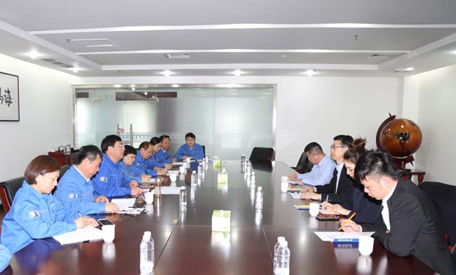 青岛城投国际贸易有限公司总经理宋明杰一行到亚洲体育登录平台下载集团调研