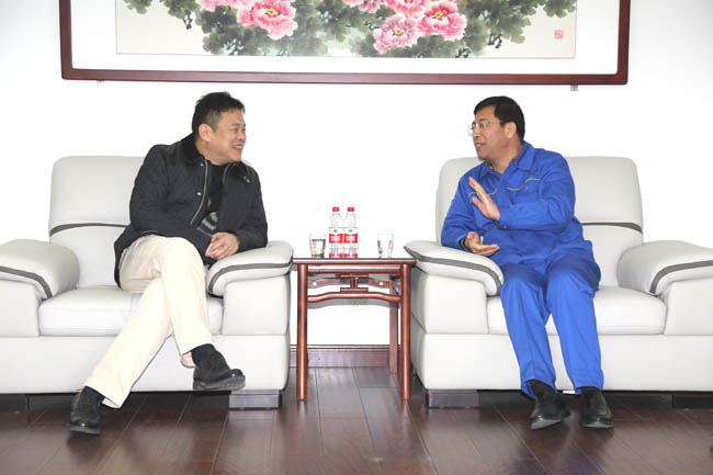 光大银行郑州分行东风路支行行长尚明胜、副行长张涛到亚洲体育登录平台下载集团调研