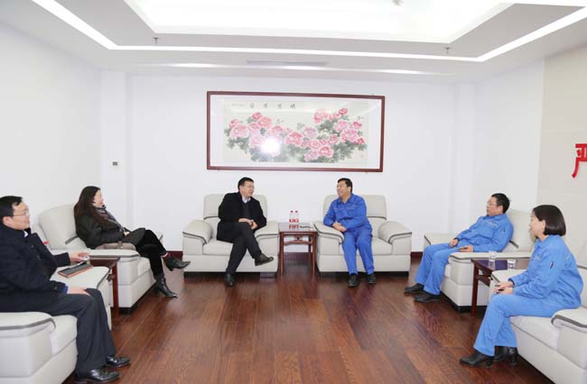 民生银行洛阳分行行长张玉峰等一行到亚洲体育登录平台下载集团调研