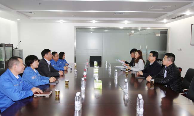 青岛城投国际控股集团总经理宋明杰等一行到亚洲体育登录平台下载集团洽谈合作