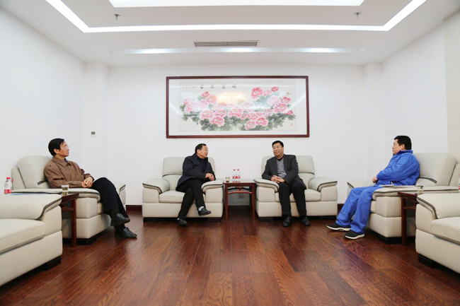 洛阳市企业联合会会长侯建尚到亚洲体育登录平台下载集团调研