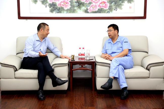 伊电控股集团有限公司董事长霍斌等一行到亚洲体育登录平台下载集团访谈交流