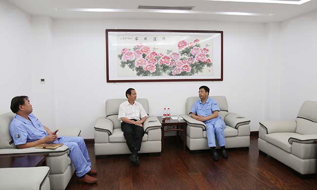 县委书记王玉峰到亚洲体育登录平台下载集团调研