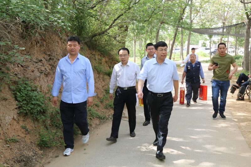 亚洲体育登录平台下载集团董事长李跃民等领导深入对口贫困乡村开展扶贫工作