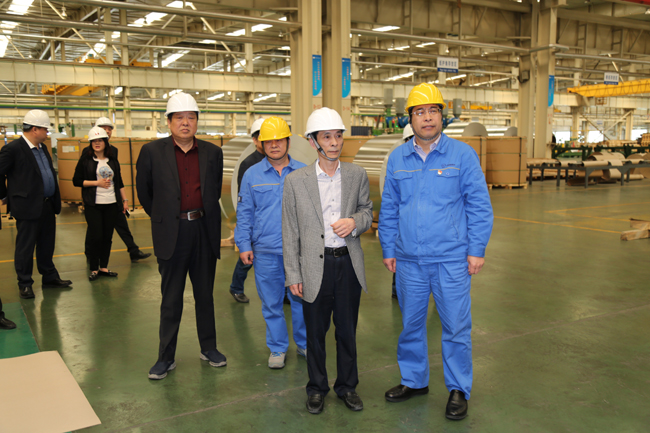 江阴市政协主席费晓忠率多家企业到亚洲体育登录平台下载参观考察