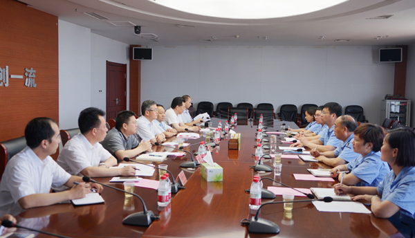 农业银行河南分行副行长王霄汉一行到亚洲体育登录平台下载集团调研